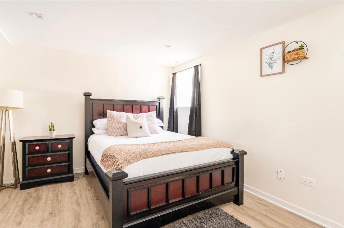Cozy 2 Brm Apartment Mins Away From United Center Chicago Kültér fotó
